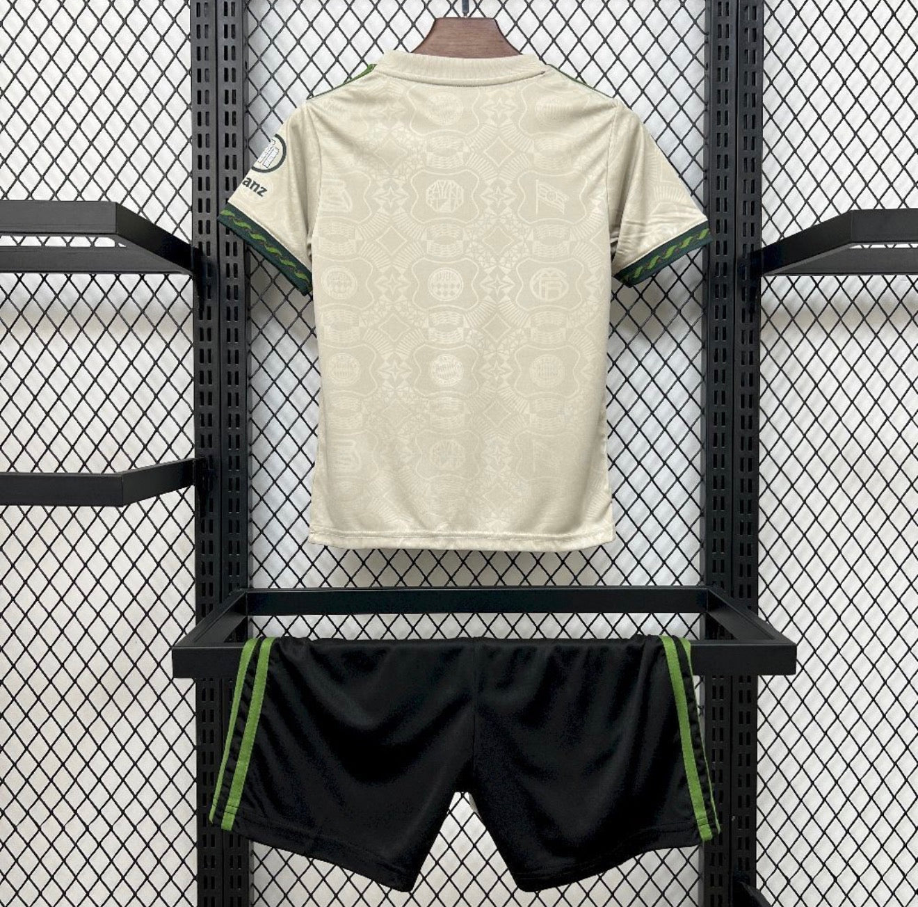 BAYERN DE MUNICH OKTOBERFEST 25/26 CONJUNTO INFANTIL